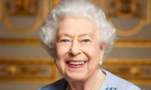 为英国女王伊丽莎白二世拍摄最后一张人像的摄影师近日在一档节目中