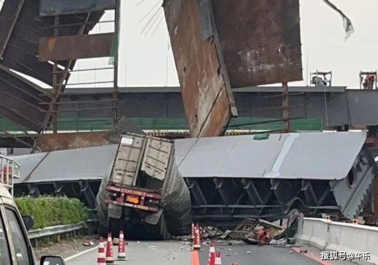 突发！广东一在建高架桥垮塌，货车不幸被砸中，现场画面曝光