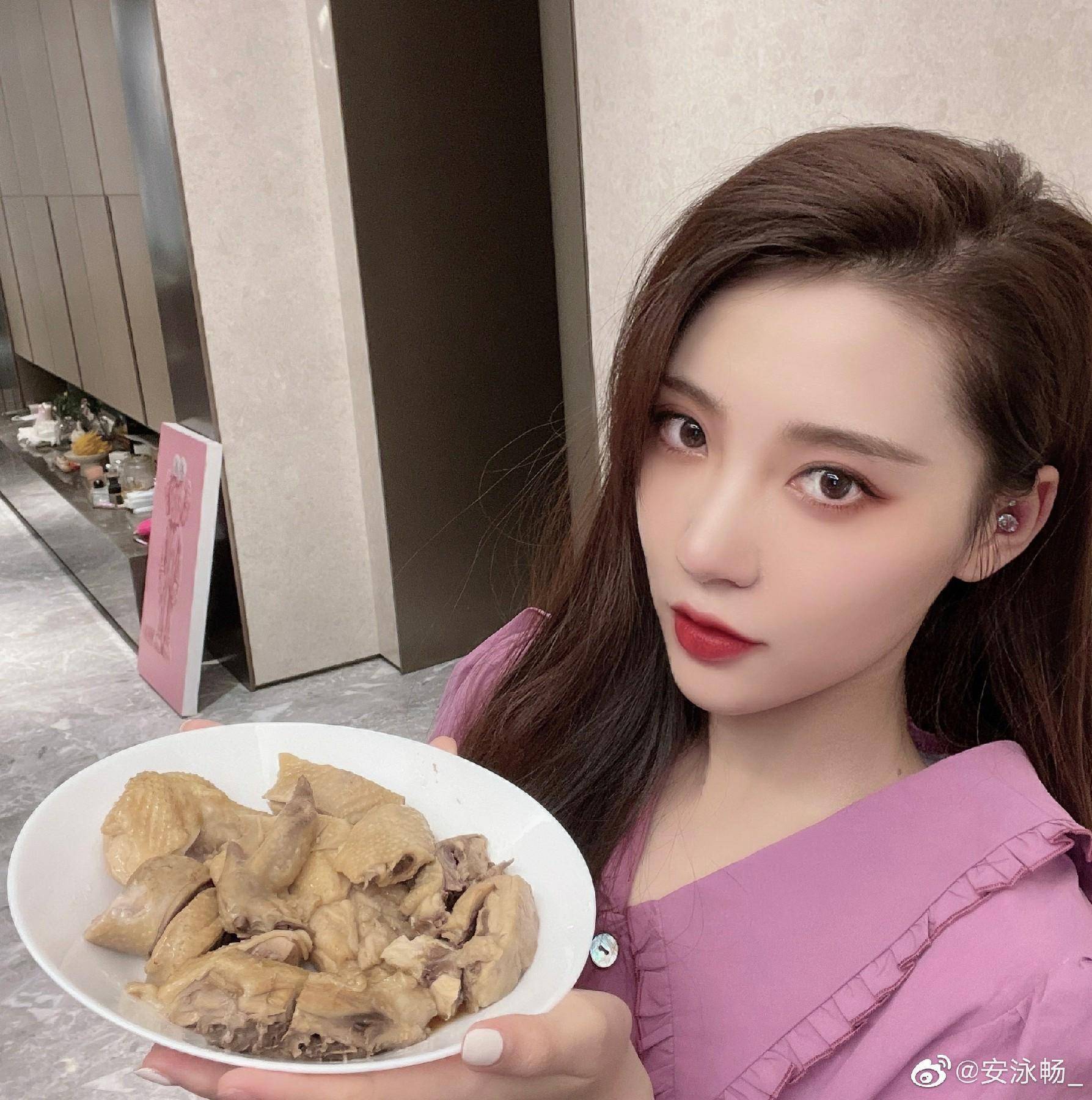 安泳畅《我就是这般女子》开播 小厨娘上线造福干饭人_角色_厨艺_斑恒