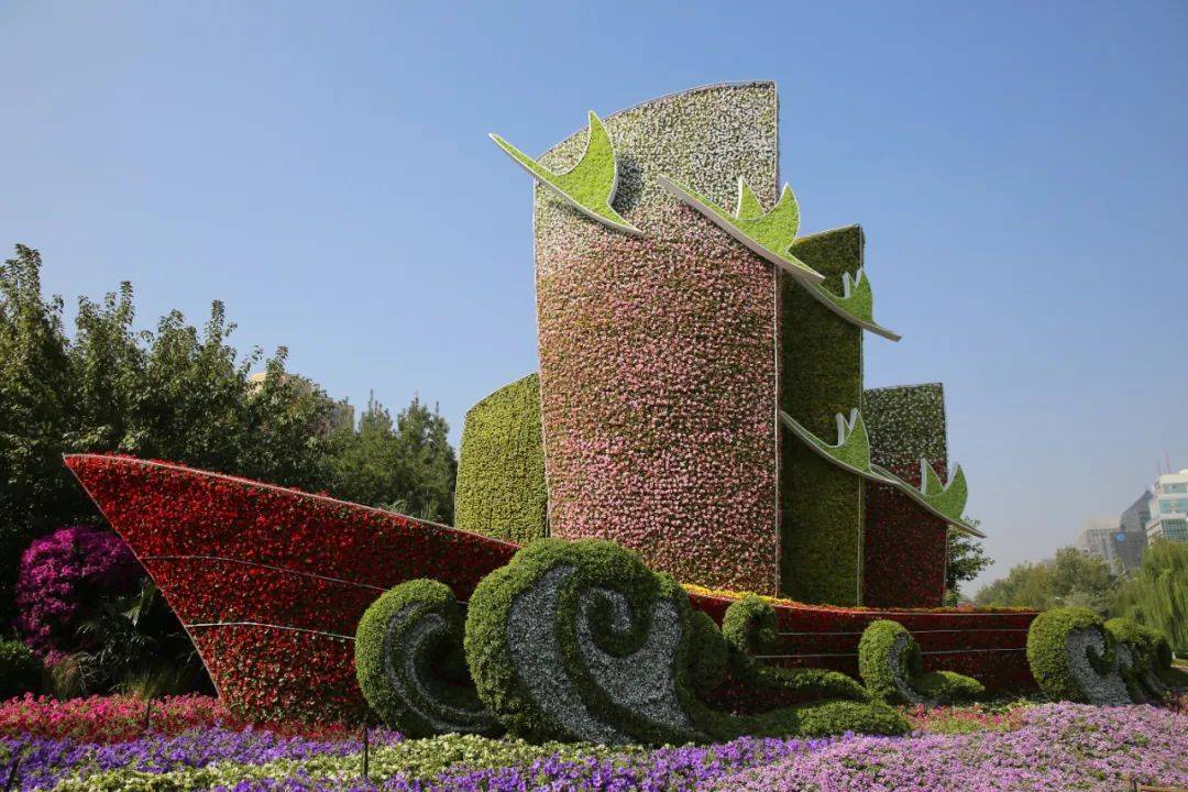 祝福祖国:国庆花坛完工亮相,盘点十年国庆花篮_寓意_新发展_建设