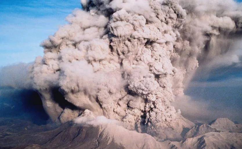 菲律宾皮纳图博火山喷发