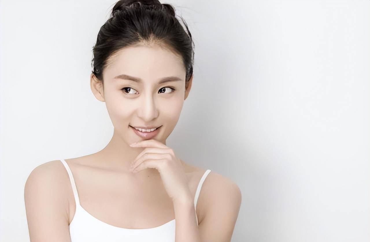 贾青的悲哀,倒追富二代被抛弃,又被王思聪手撕成18线_秦奋_龙女_礼盒