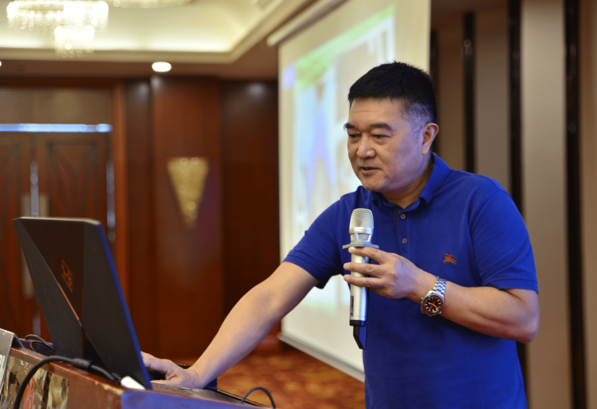 "青光眼新进展高峰论坛"大会在娄底成功召开_手术_爱尔眼科_段宣初