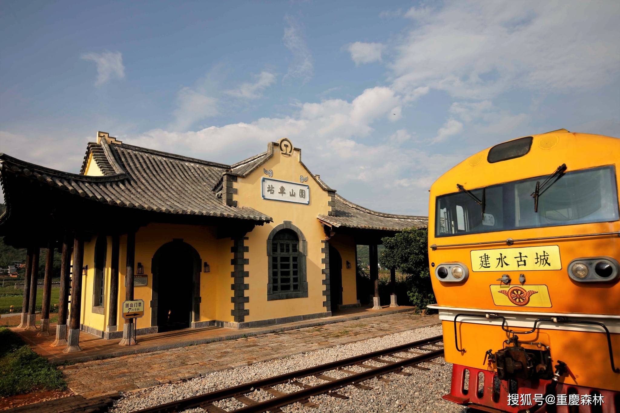 坐小火车享受慢生活，云南这座千年古城不输丽江大理！