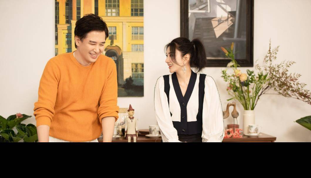 黄奕疑似新恋情曝光:带女儿约会,同节目男嘉宾欣赏画展共进午餐_崔伟