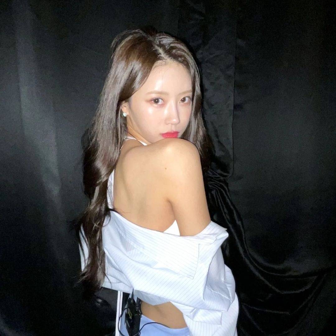 28岁李美珠,充满骨感美的肩部曲线,变身真人版失去翅膀的天使_身材