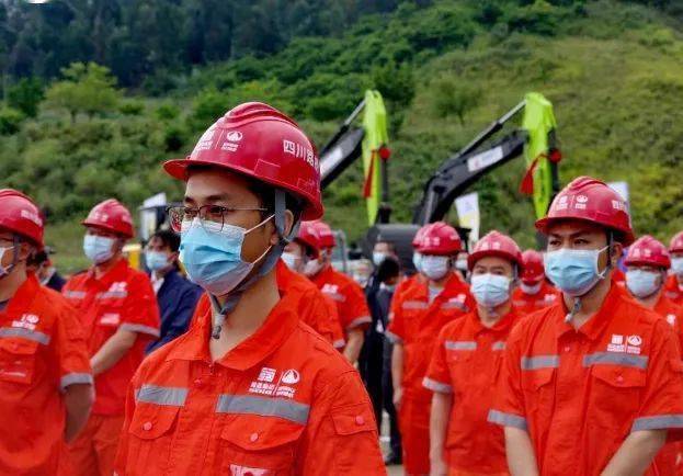 9月26日,凉山州举行西香,西宁,会禄3个高速公路项目集中开工仪式.