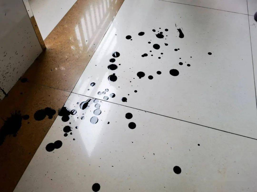 这份美好随着志涵打翻的墨水慢慢烟消云散.