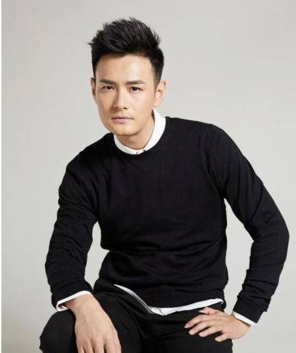 是演员王雨,妻子曾特别的迷恋王雨,毕竟王雨这个人高大帅气,身高185cm