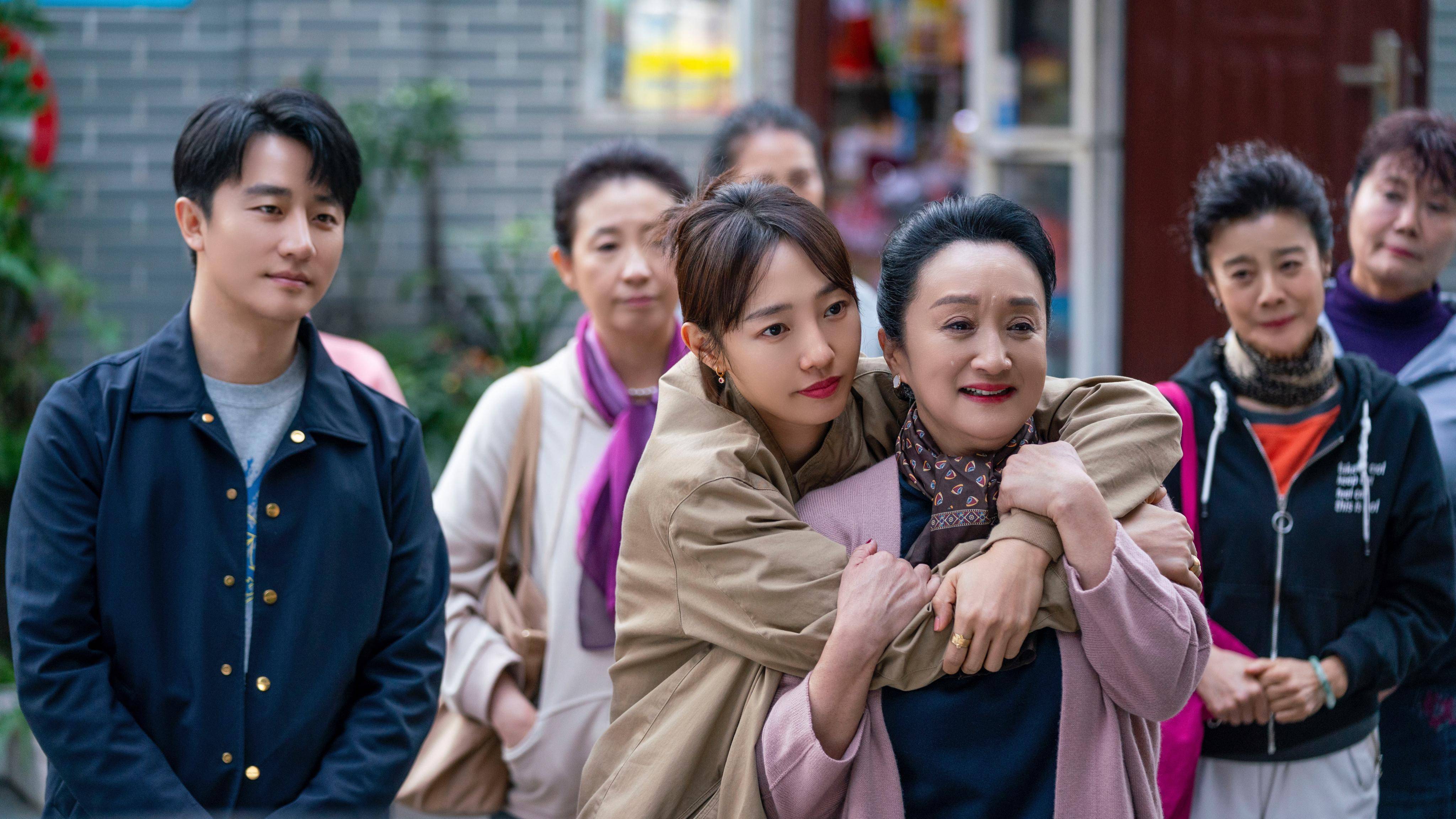 杨昆:千万别墅被拍卖,退休金仅2500元,60岁无儿无女为夫还债_上海