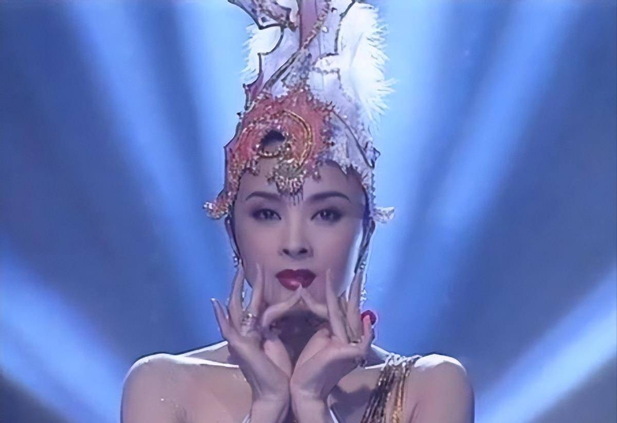 周洁:事业巅峰出国,60岁花27万包机回国,如今已去世一年_周杰_舞蹈