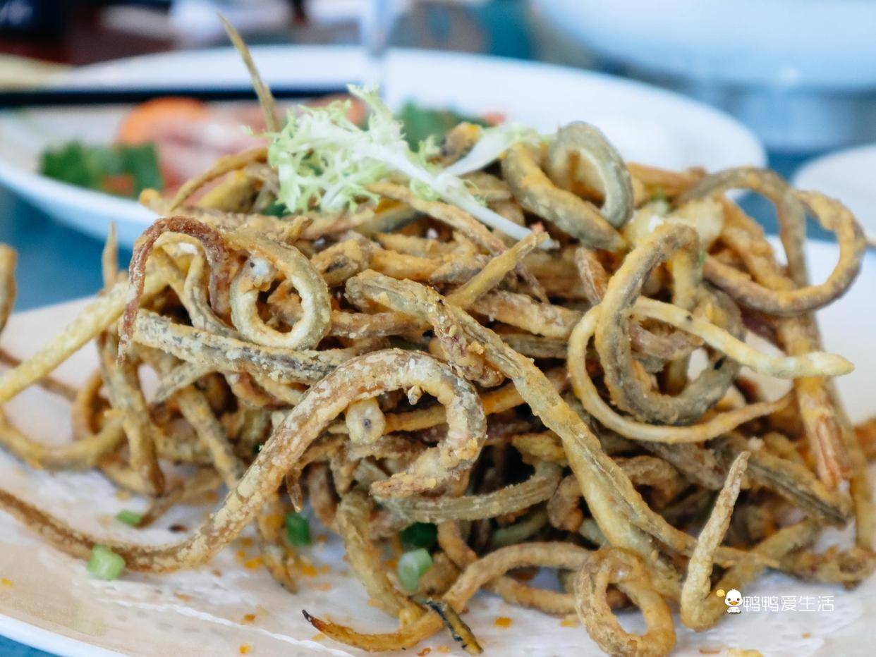 酥炸的鳗鱼苗,下酒的好搭档,一口一口停不下来.