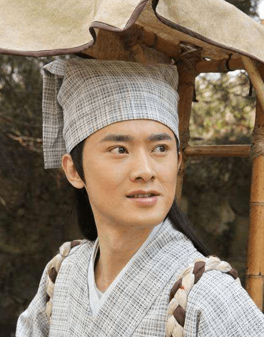 有的人一直想红,有的人却选择巅峰时期隐退,比如任泉.