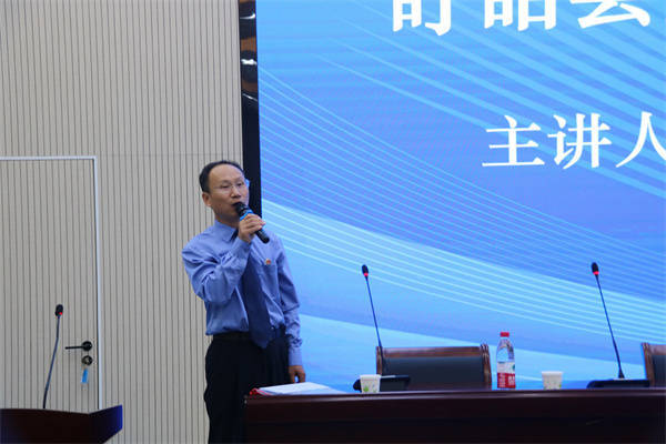 与法牵手,构建平安校园——盱眙县第三中学举行法制教育报告会_张超