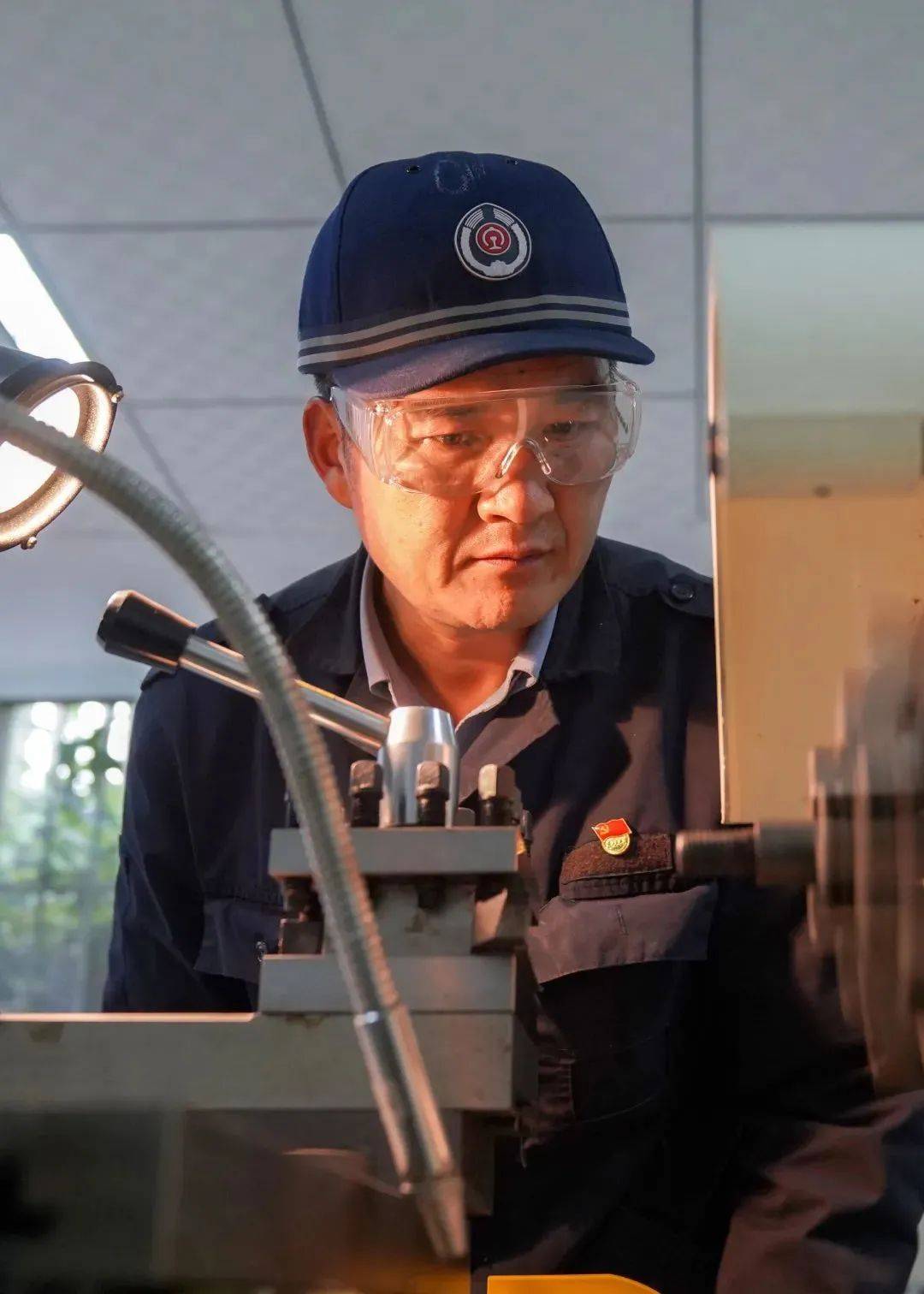 陈向华:擦亮"货车名医"的金字招牌_进行_攻关_大师工作室