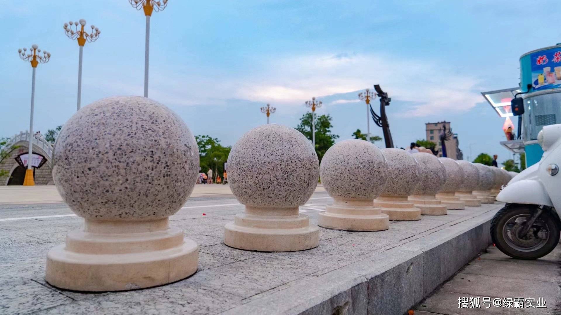 石球,石柱,北流乡贤公园,发光障碍球,发光防撞柱案例!_产品_生产_公司