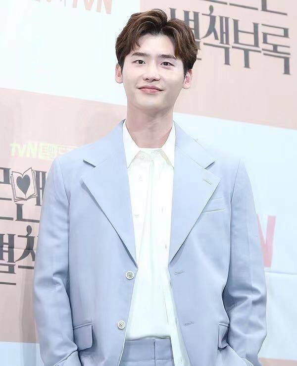 当了军人后man多了,这次出场风头太强_金秀贤_休闲装_时尚