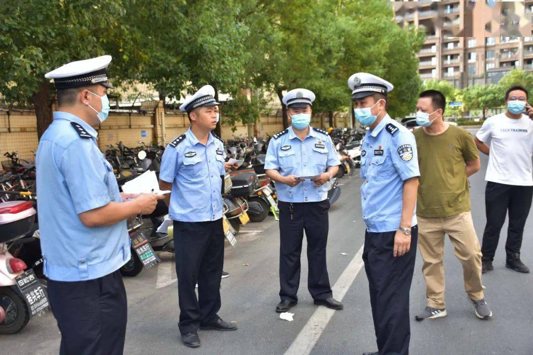 普宁交警联合多部门,对违停车辆开展整治行动!_进行_综合_道路