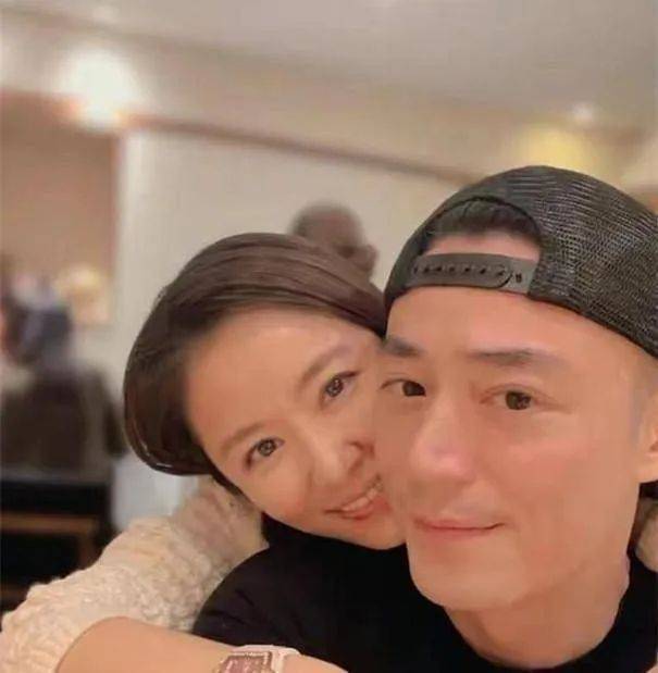 家有男神老公帶娃,46歲的她才是人生最大贏家? 30 2b438d73ea6b427c8f1ac0ffdc483a32