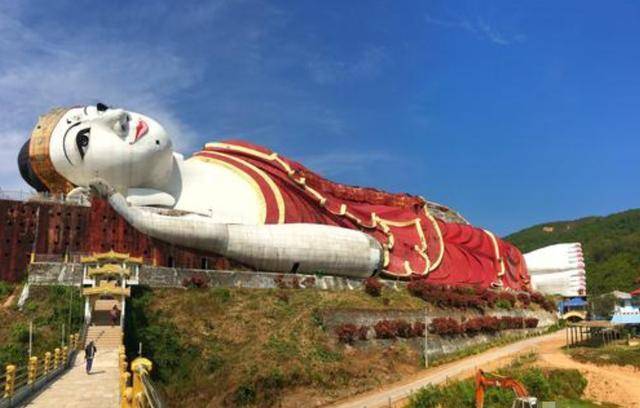 世界上最大的卧佛,静静躺在浓密山林中,越靠近越感觉阴森恐怖_大佛