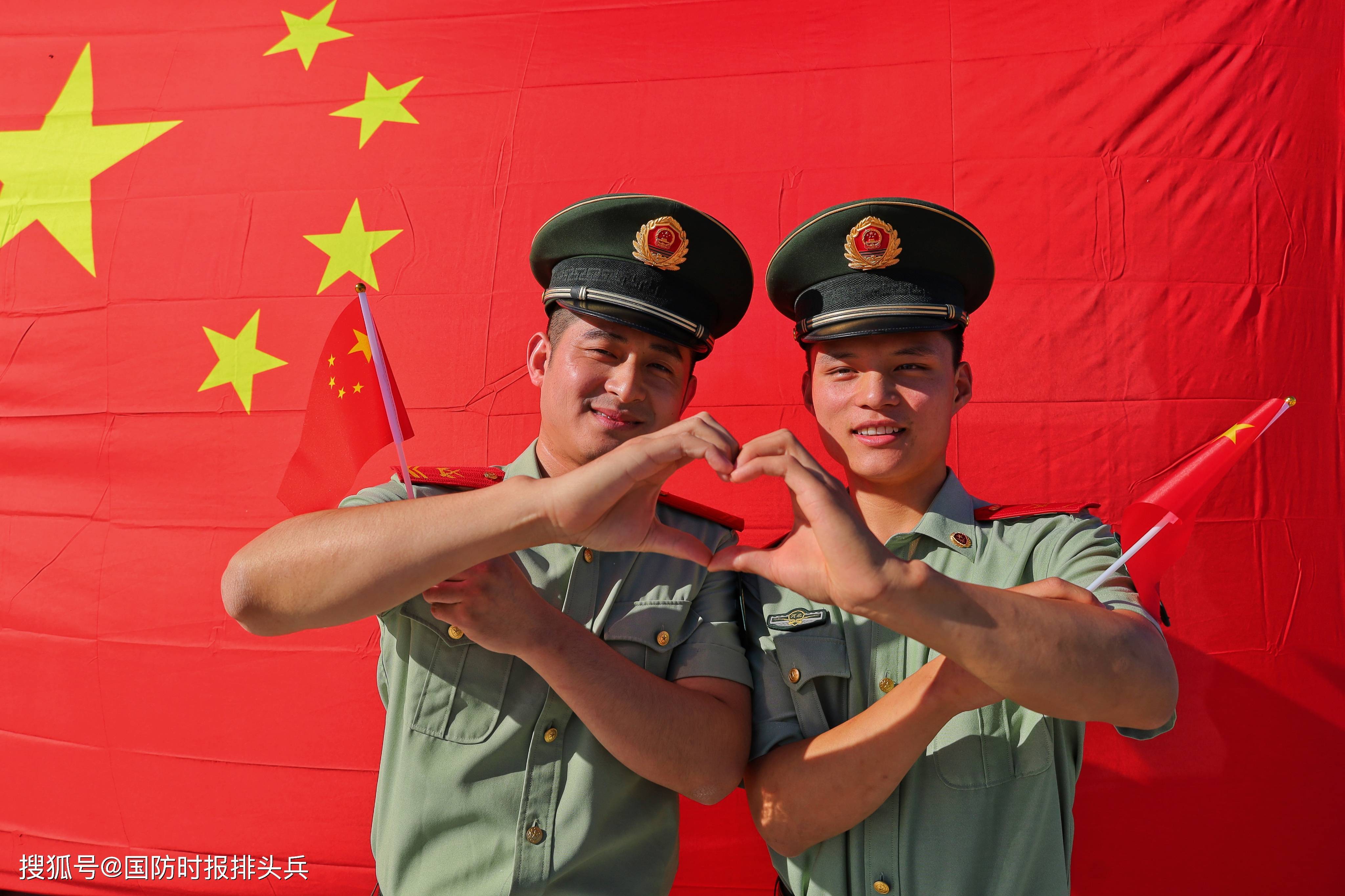 军人与国旗的最美合影!武警河北省总队官兵向祖国告白:我爱你,中国!
