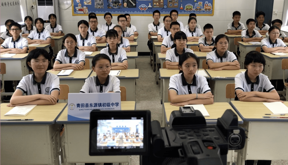 走进东源中学第二讲分会场百名科学家进中小学课堂9月29日特别兴奋