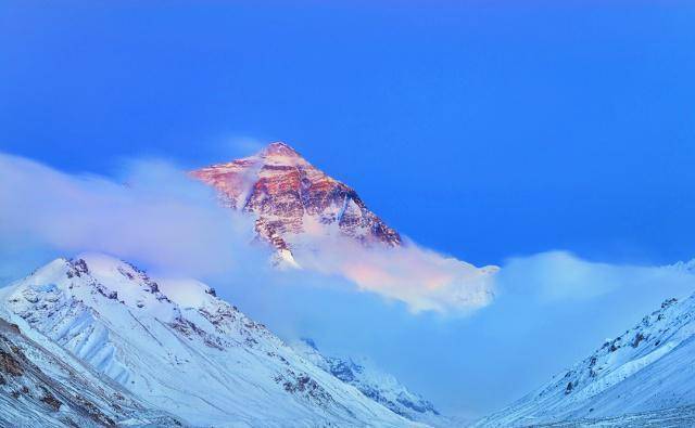 珠穆朗玛峰：一年比一年高一点，一万年后会是什么样子？