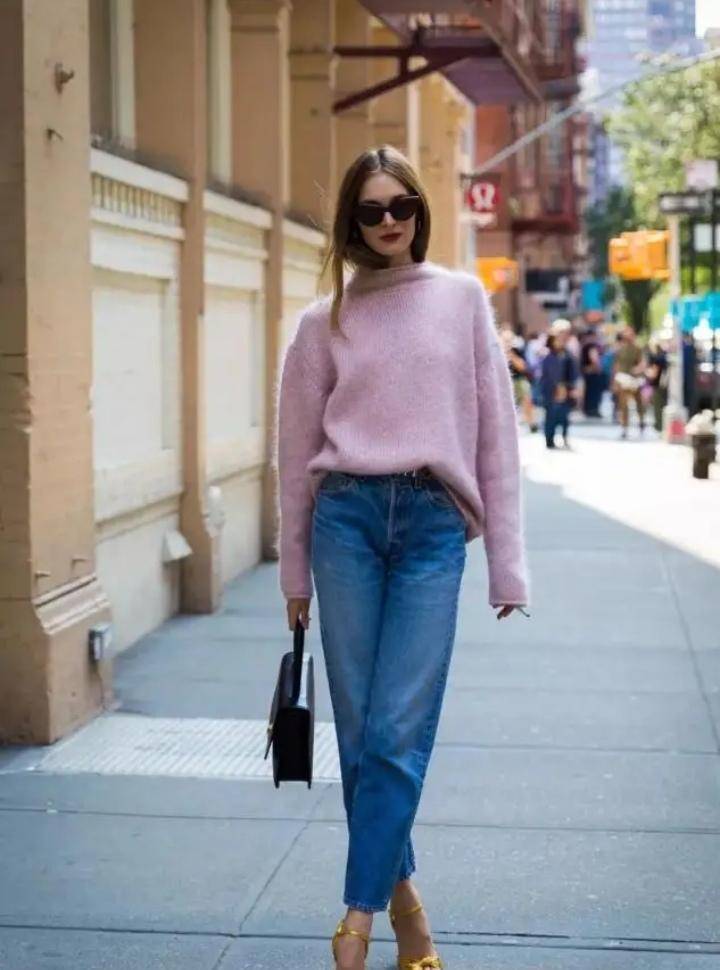 女人立秋穿针织衫,尽量少搭配时尚裤,跟着学学这样穿,时髦气质