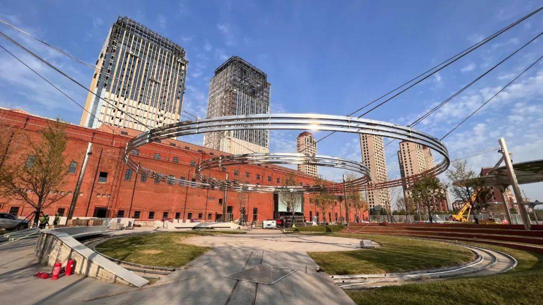 天津金茂汇还将视线转向室外,项目外近万方的河畔广场公园尤为瞩目