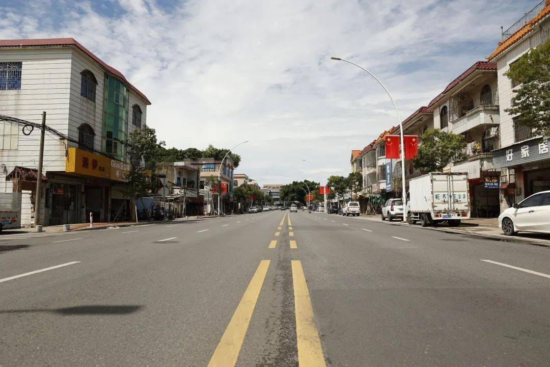 民众街道:满目"中国红",红旗飘飘贺国庆_欢度国庆_文化_祖国