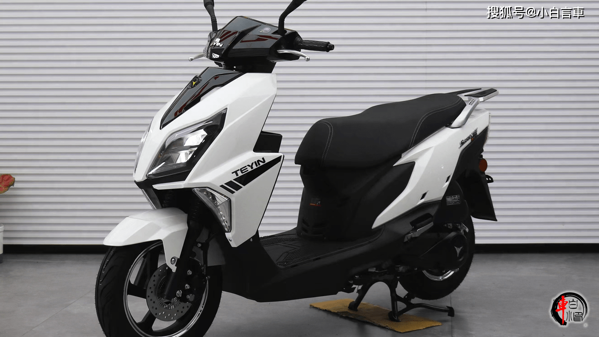 新车|7980元,舒适游艇125天鹰小踏板,风冷引擎单abs_搜狐汽车_搜狐网