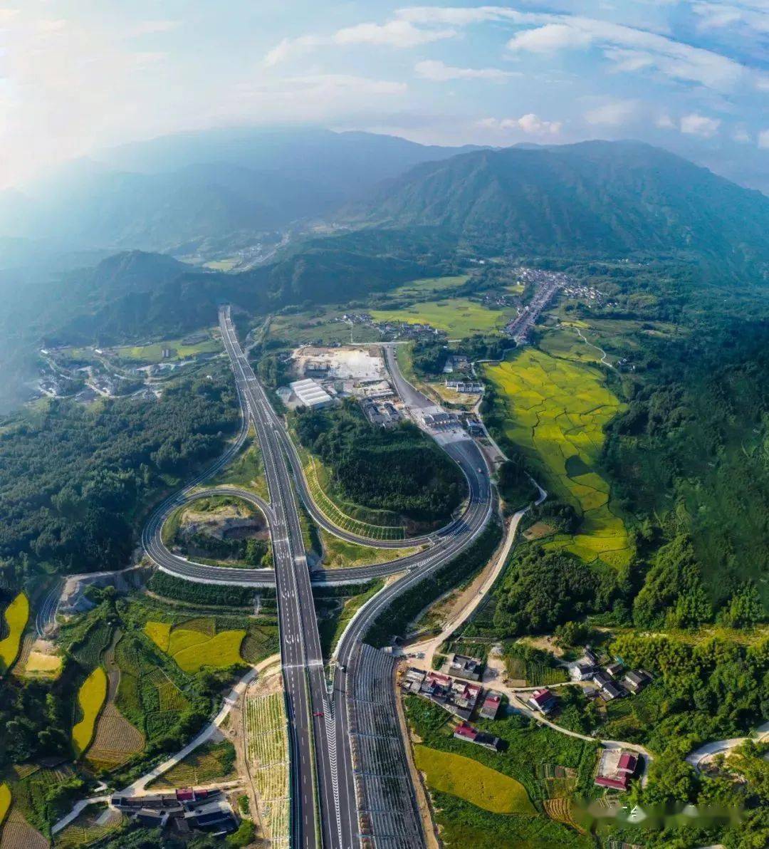 今天上午,池祁高速石台至祁门段通车!_游客_池州_高速公路