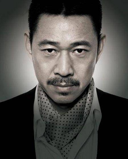 张丰毅其实,张丰毅说自己儿子长得丑有些"过"了,从张博宇的写真上来看