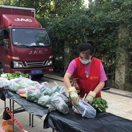“家门口”的保供点！生态城“移动超市”进小区_居民_物资_社区
