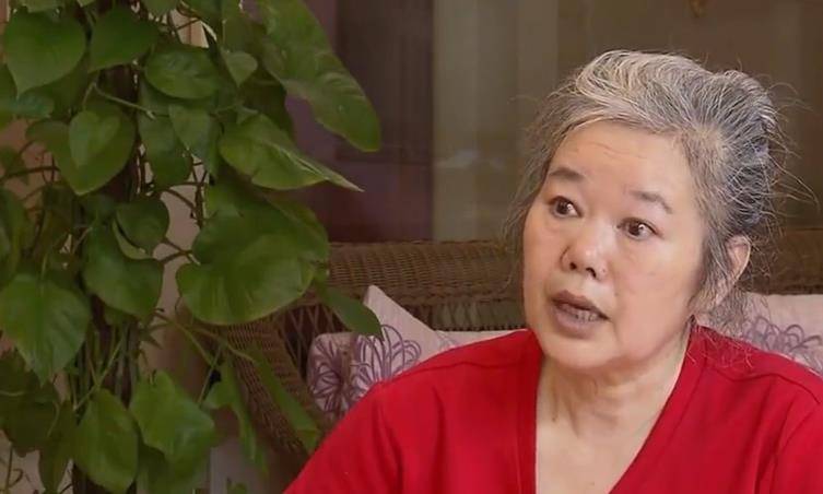 故事:上海49岁女房东气的满头白头,出租房屋15年,倒欠租客26万_朱翠芳