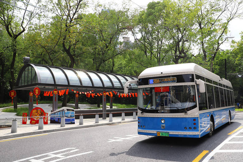 新站新貌迎国庆，坐百年公交20路感受上海变化