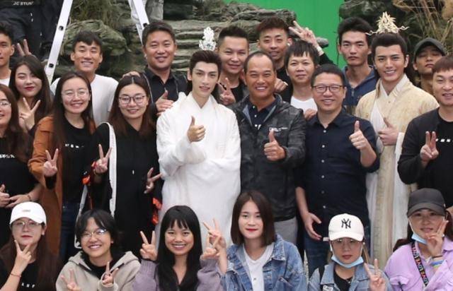 《皓衣行》杀青,导演晒照被批抹黑罗云熙,这部双男主未播先糊?