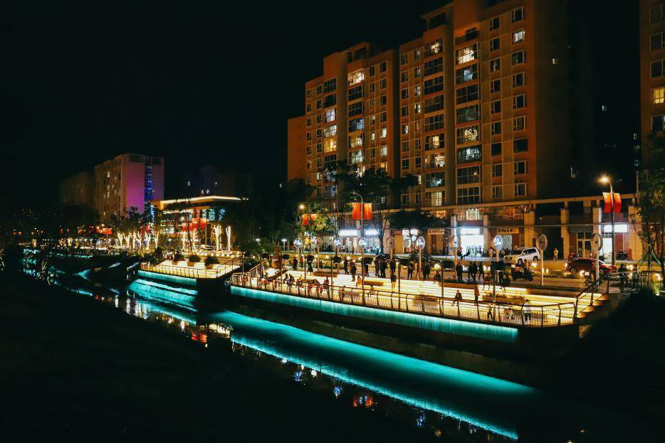 提升宜居水平丨成都市龙泉驿区打造公园式滨河市集 创新沉浸式消费新