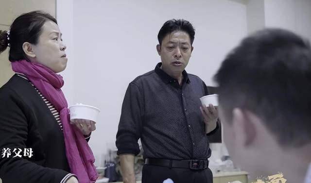 许敏的闺蜜小七正在欣赏美景,为大家送去十月的祝福,小星星提醒大家