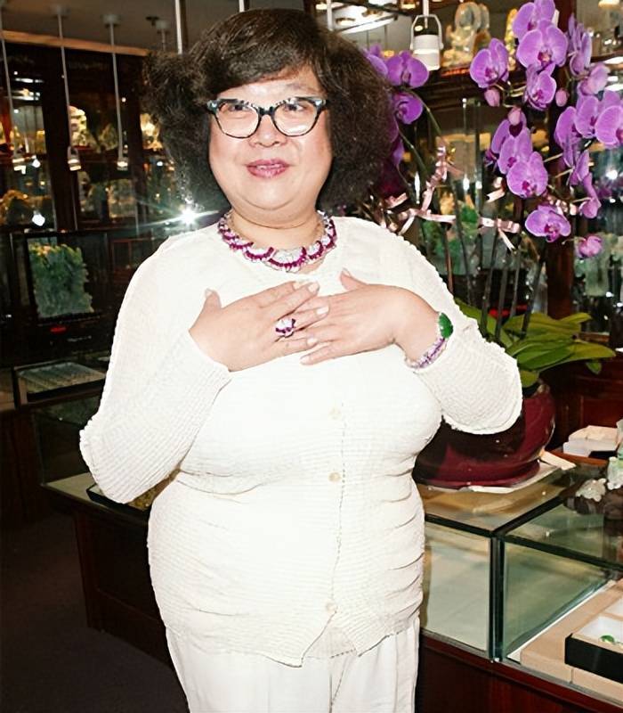 因为郑少秋心里很明白,沈殿霞体重近200斤,年纪偏大,而且身体还有一