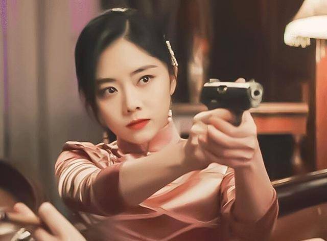 谭松韵首次挑战旗袍造型,气质时尚,我却在关注她的腰围_高手_娃娃脸