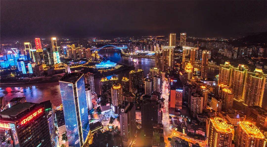 探索重庆最火观景台｜来解放碑“云端之眼”深度体验城市夜景吧