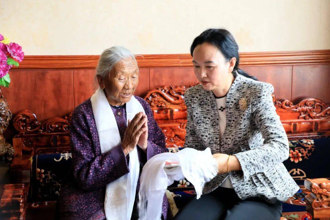 索南丹增一行开展国庆节前走访慰问活动_玉树_生活_发展