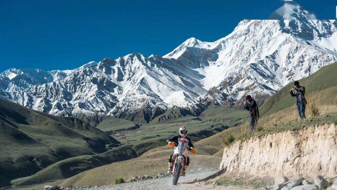赛段也是风景:勇者无畏,最美不过昆仑天路_赛手_兰格_草原