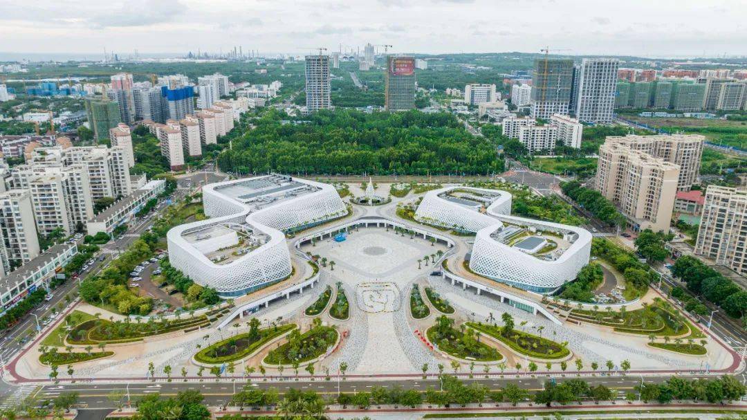 视频 组图 | 喜迎国庆,洋浦街头洋溢最美"中国红"!