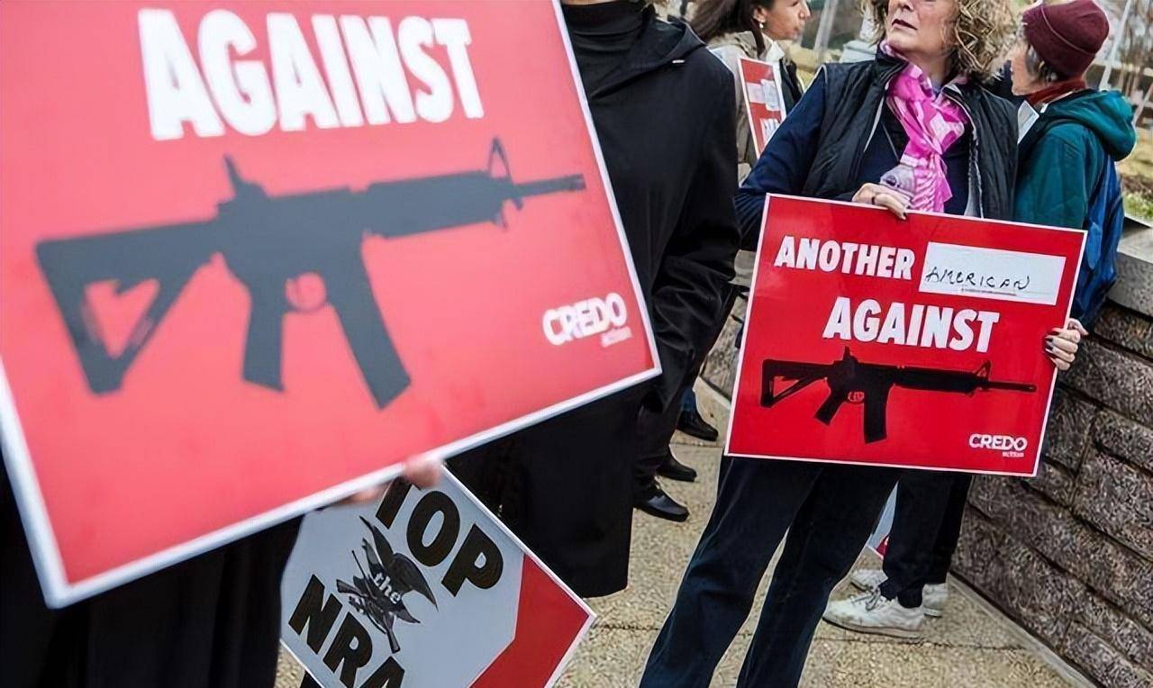 控制总统,威胁国会,洗脑民众:美国禁枪难的背后真凶是谁?