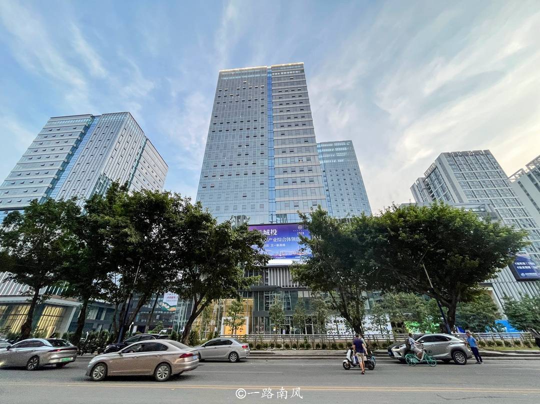 实拍广州设计之都,这里原本是又脏又乱的地方,现在堪比新城cbd_黄边