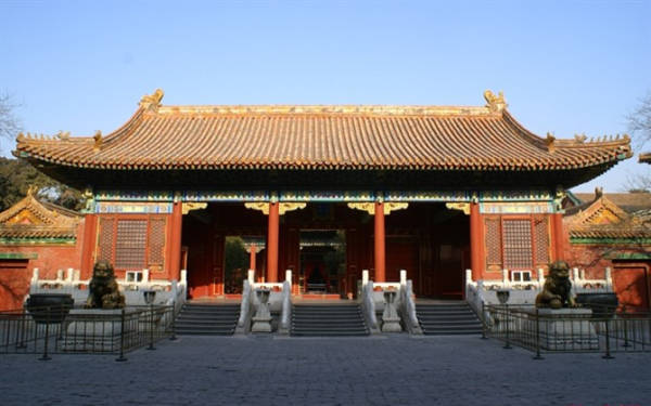 仁宪皇太后主动要求由自己亲自抚育他,并让康熙帝将胤祺送到慈仁宫中