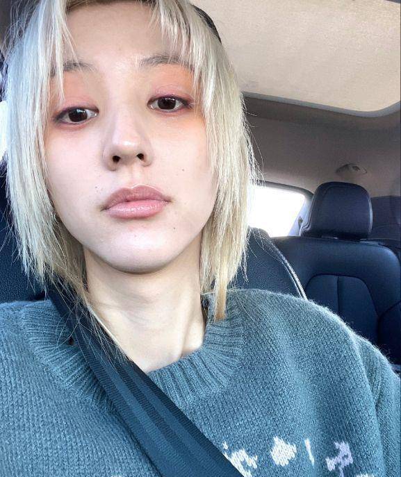华晨宇牵手女生疑似王悦伊,两人染情侣发色,网友希望她别当后妈_女方