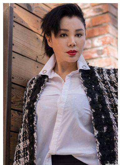 演员于小慧:两段失败的感情让她苦不堪言,儿子成为她唯一的依靠_秦风